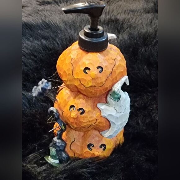 Pumpkin Soap or Lotion Dispenser & Hand Towel - Picture 7 of 15